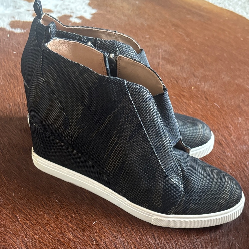 Women's Camo Wedges